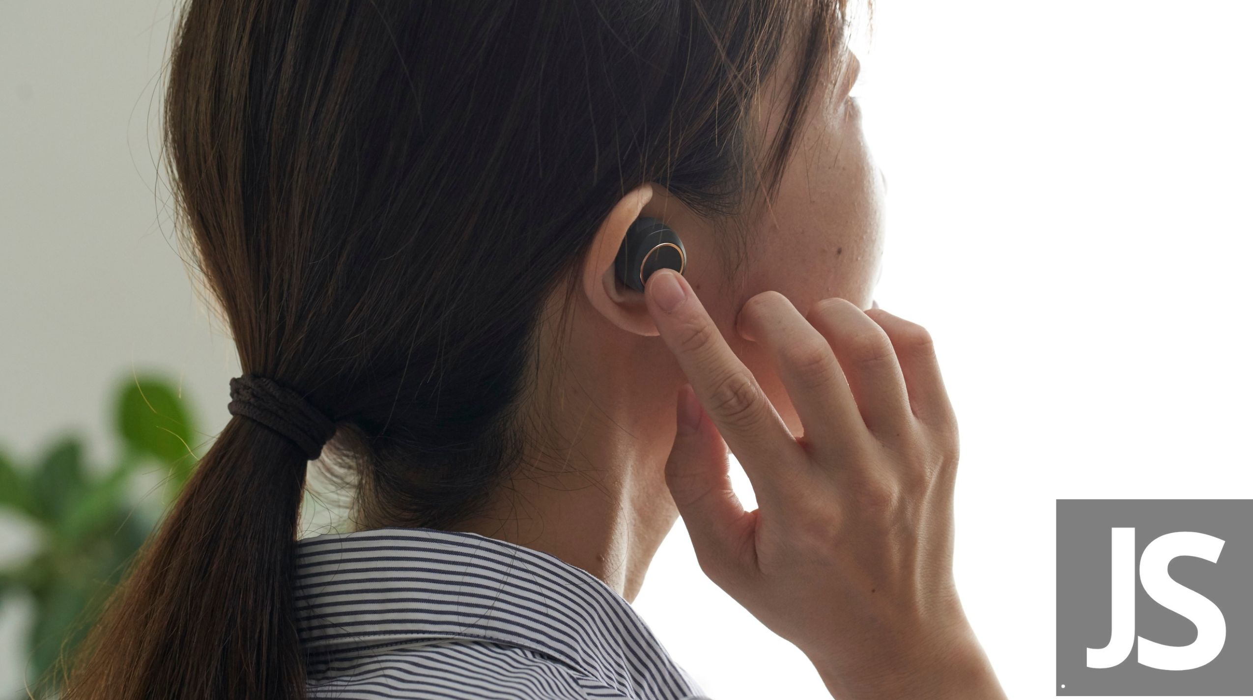 How To Keep My Earbuds In