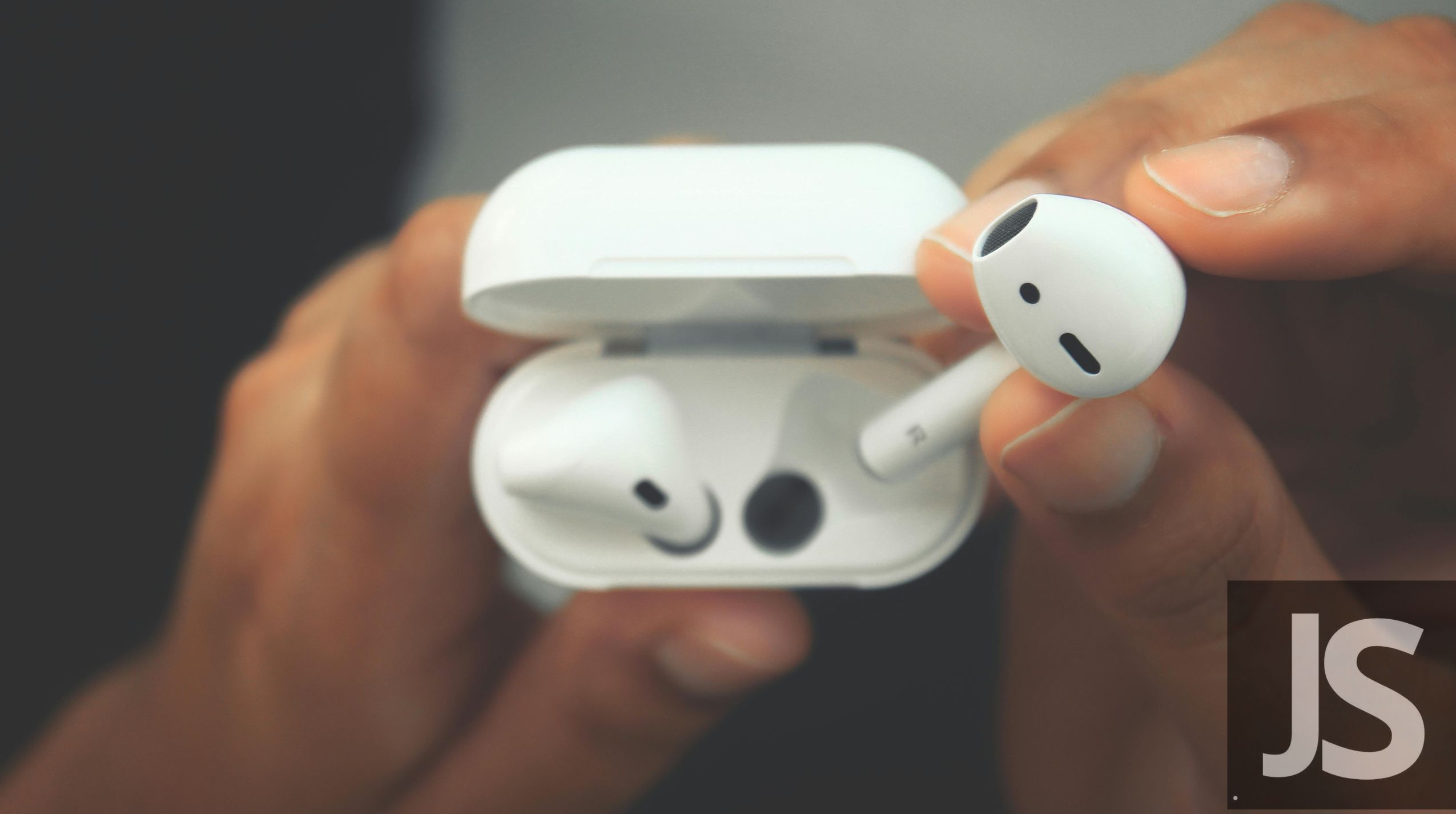 How to Get Your Earbuds Out of the Case