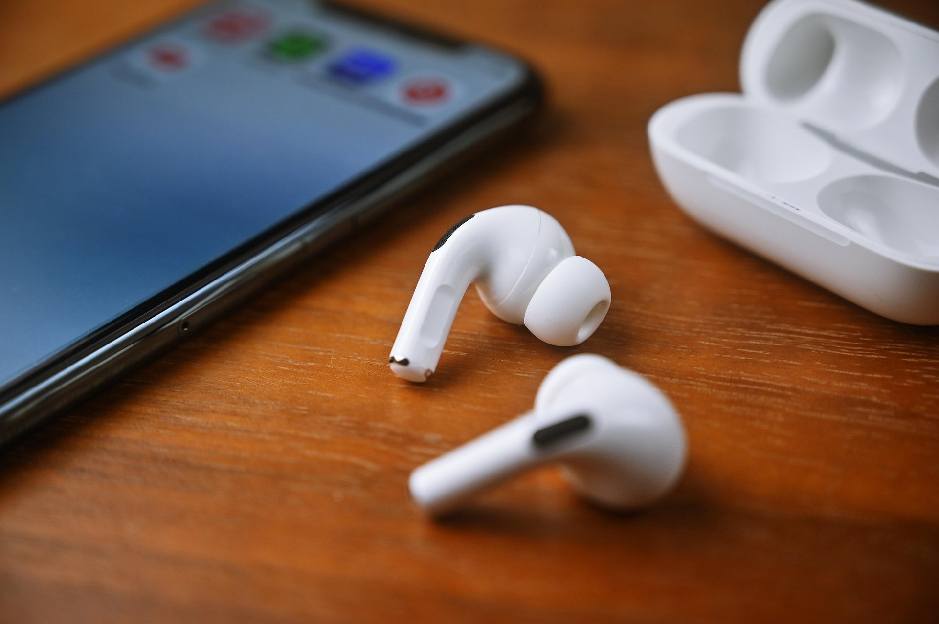 how to connect earbuds to iphone 16