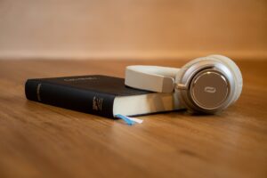 how to setup wireless earbuds